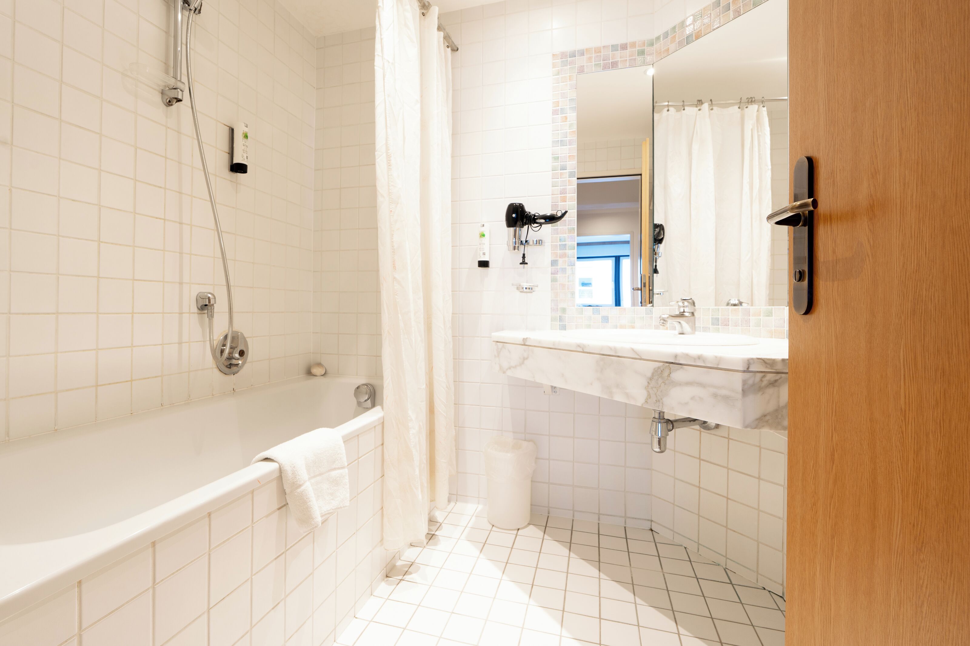 Standard-Doppelzimmer, Balkon | Individuell dekoriert, individuell eingerichtet, schallisolierte Zimmer