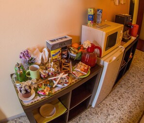 Breakfast area - Gate 52 (Pisa)