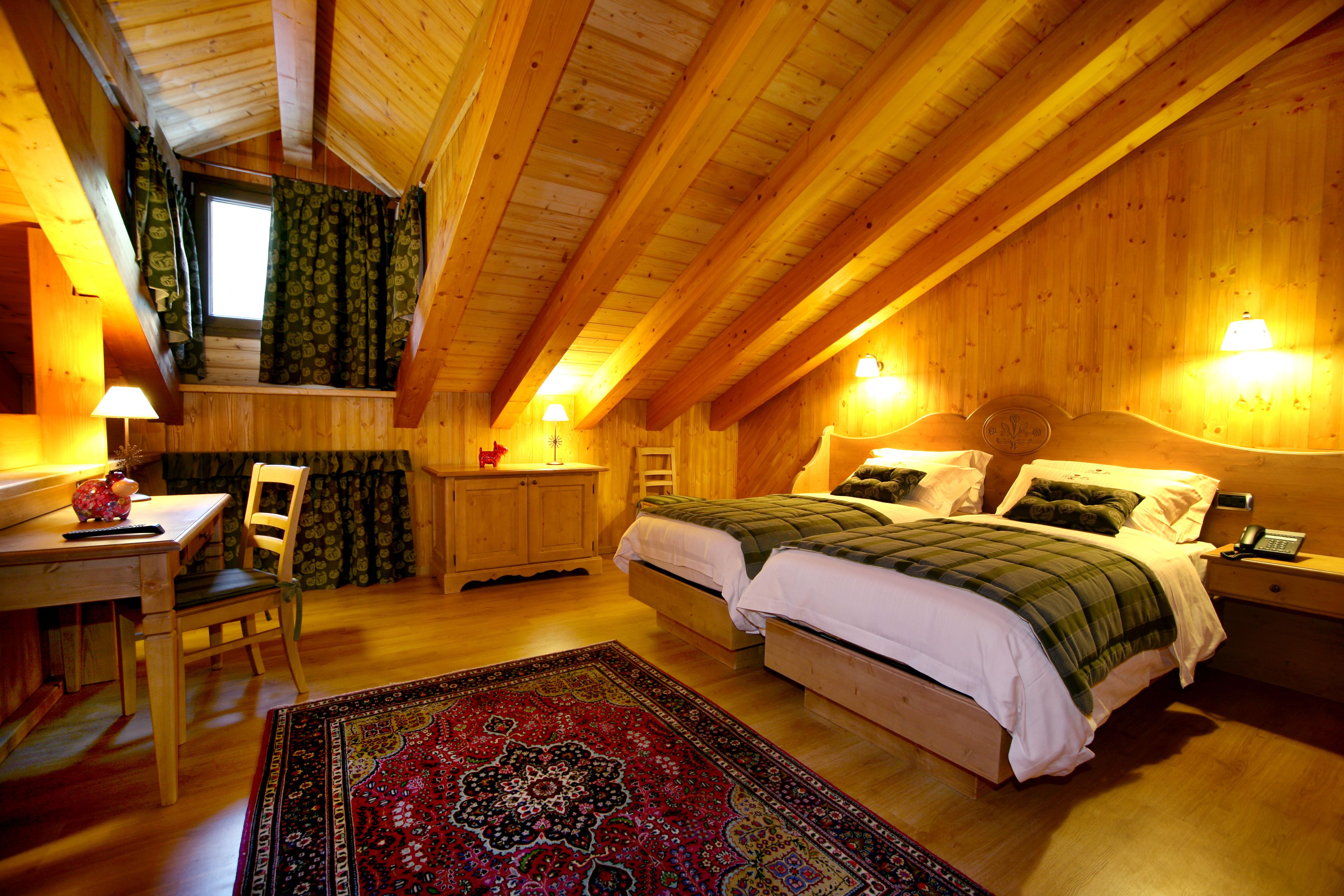 premium bedding, down duvets, minibar, in-room safe