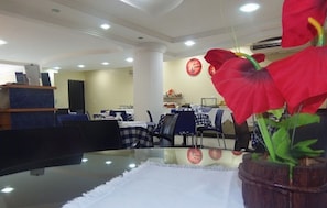 Desayuno buffet incluido todos los días