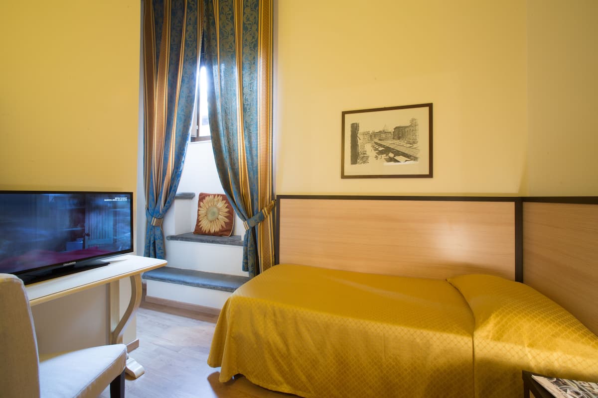 Habitación individual | Ropa de cama de alta calidad, caja fuerte, decoración individual