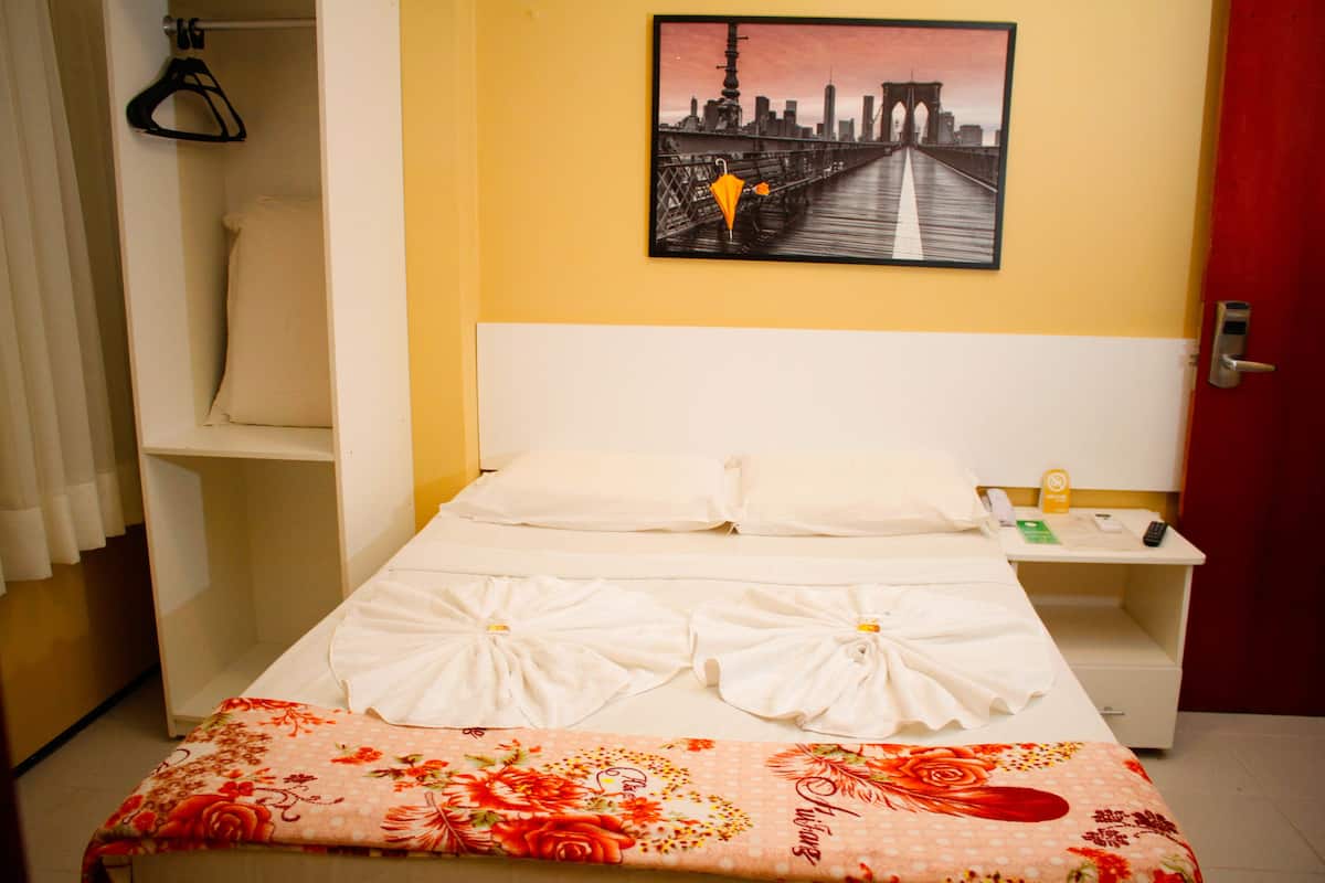 Minibar, cortinas blackout, wifi gratis y ropa de cama