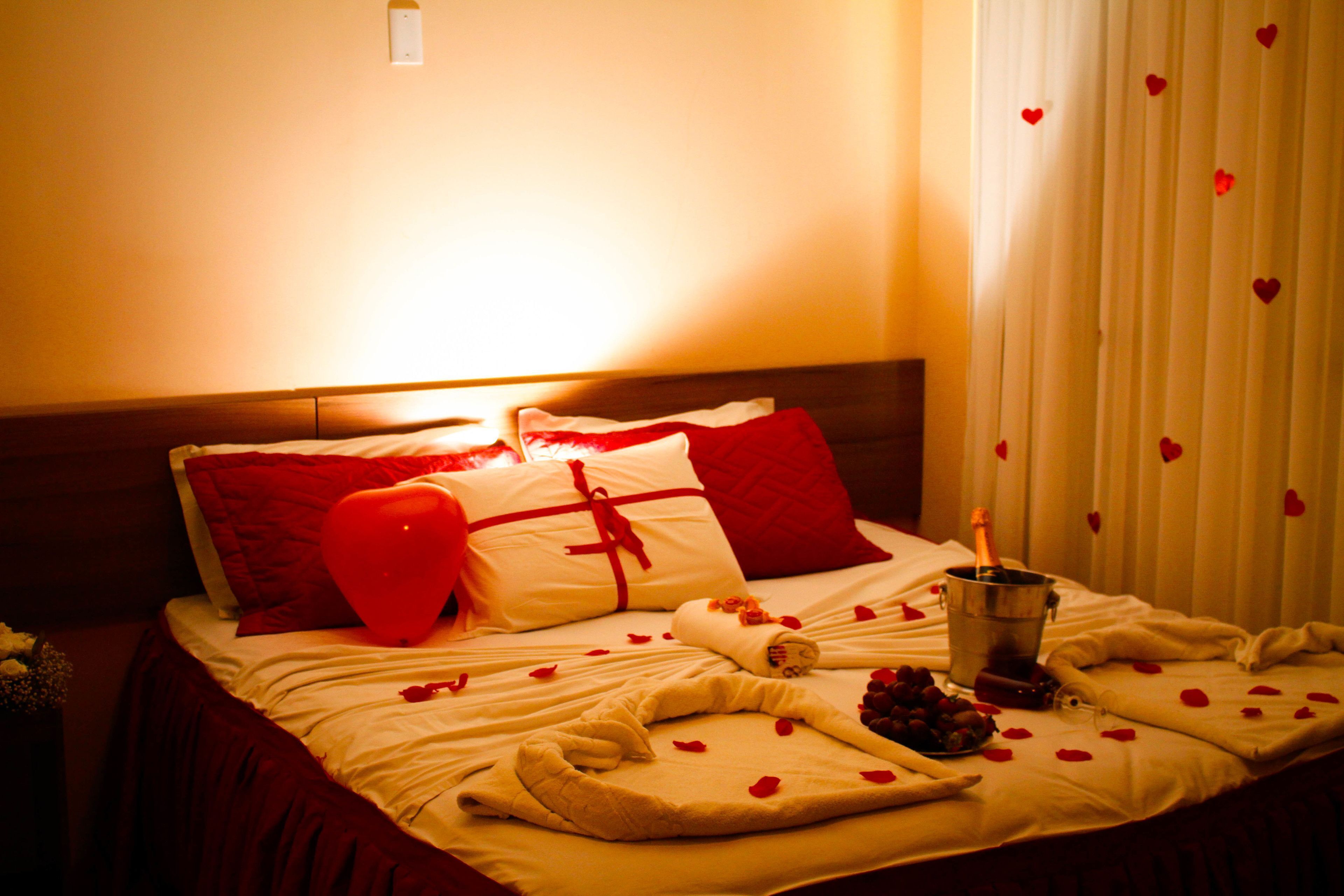 Minibar, blackout drapes, free WiFi, bed sheets