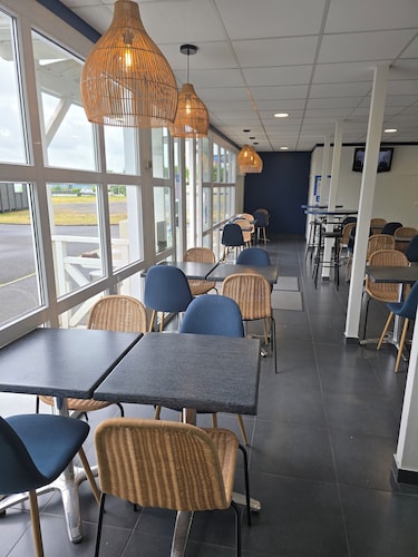 Brit Hotel Essentiel Poitiers – Gare du Futuroscope