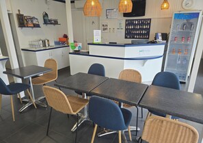 Reception - Brit Hotel Essentiel Poitiers – Gare du Futuroscope (Jaunay-Marigny)