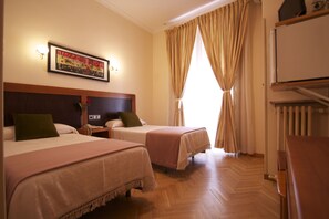In-room safe, iron/ironing board (on request), WiFi (free) - Hostal Greco Madrid (Madrid)