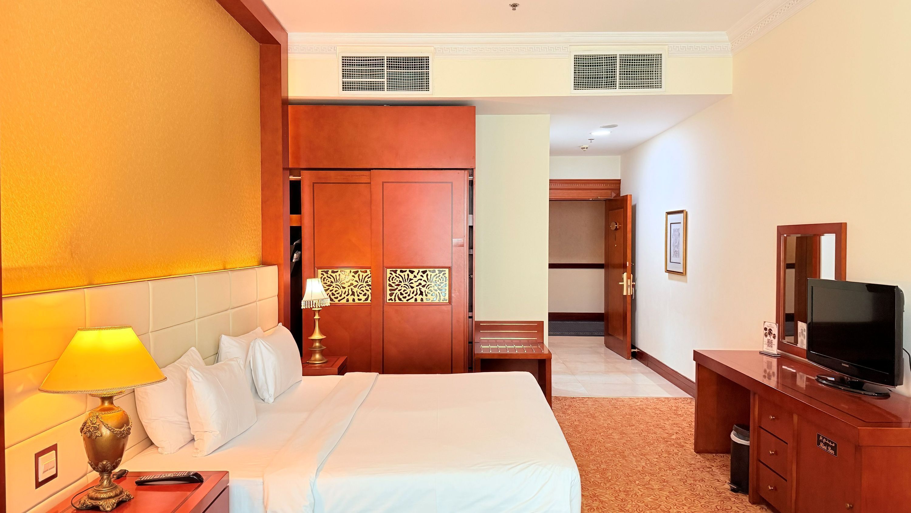 Deluxe Room, 1 King Bed | Memory foam beds, in-room safe, desk, blackout drapes