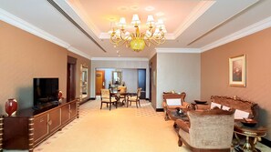 特级套房 | 记忆海绵床垫、客房内保险箱、办公桌、遮光窗帘