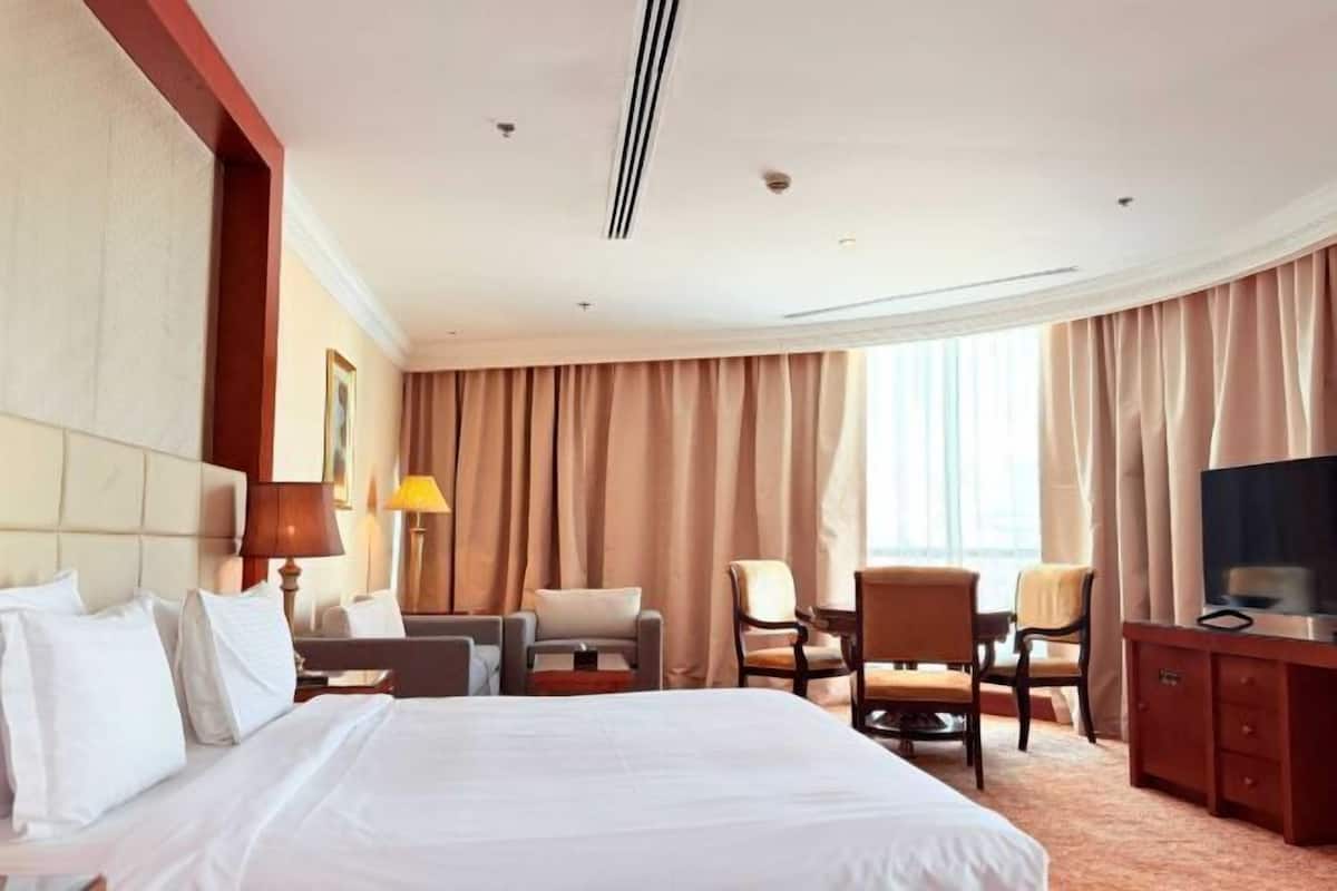 Memory-foam beds, in-room safe, desk, blackout curtains