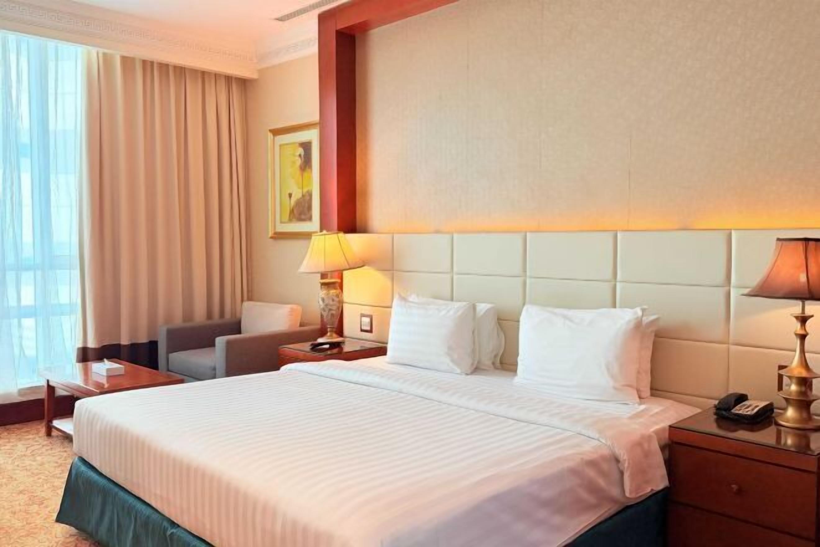 Colchones con efecto memoria y caja de seguridad en la habitación 