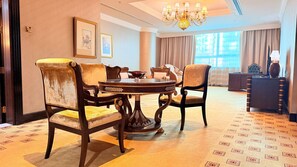 Grand Suite | Memory-foam beds, in-room safe, desk, soundproofing - Sunday Hotel Al Barsha Dubai Mall of the Emirates (Dubai)