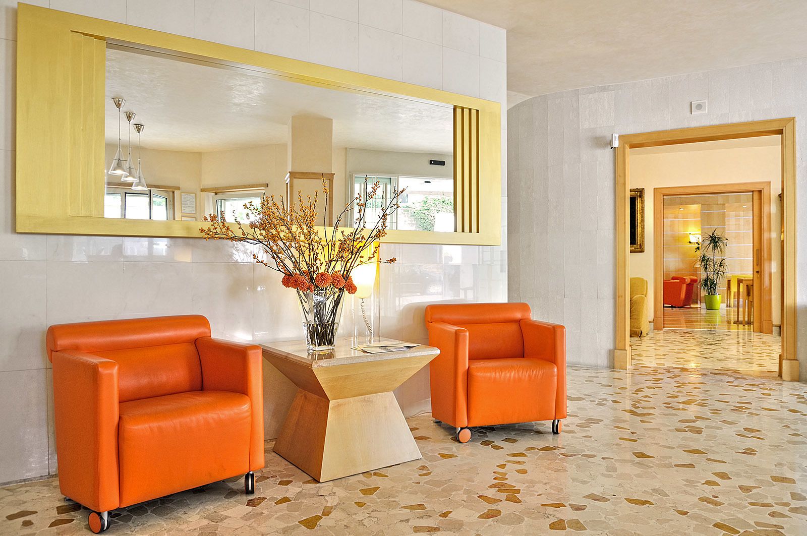 Coin salon dans le hall