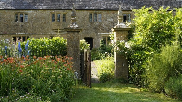Unclassified image, 1 of 38, button - Lower Severalls Farmhouse (Crewkerne)