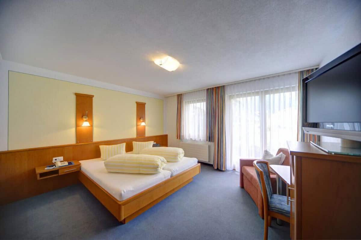 standard double room | premium bedding, in-room safe, desk, soundproofing