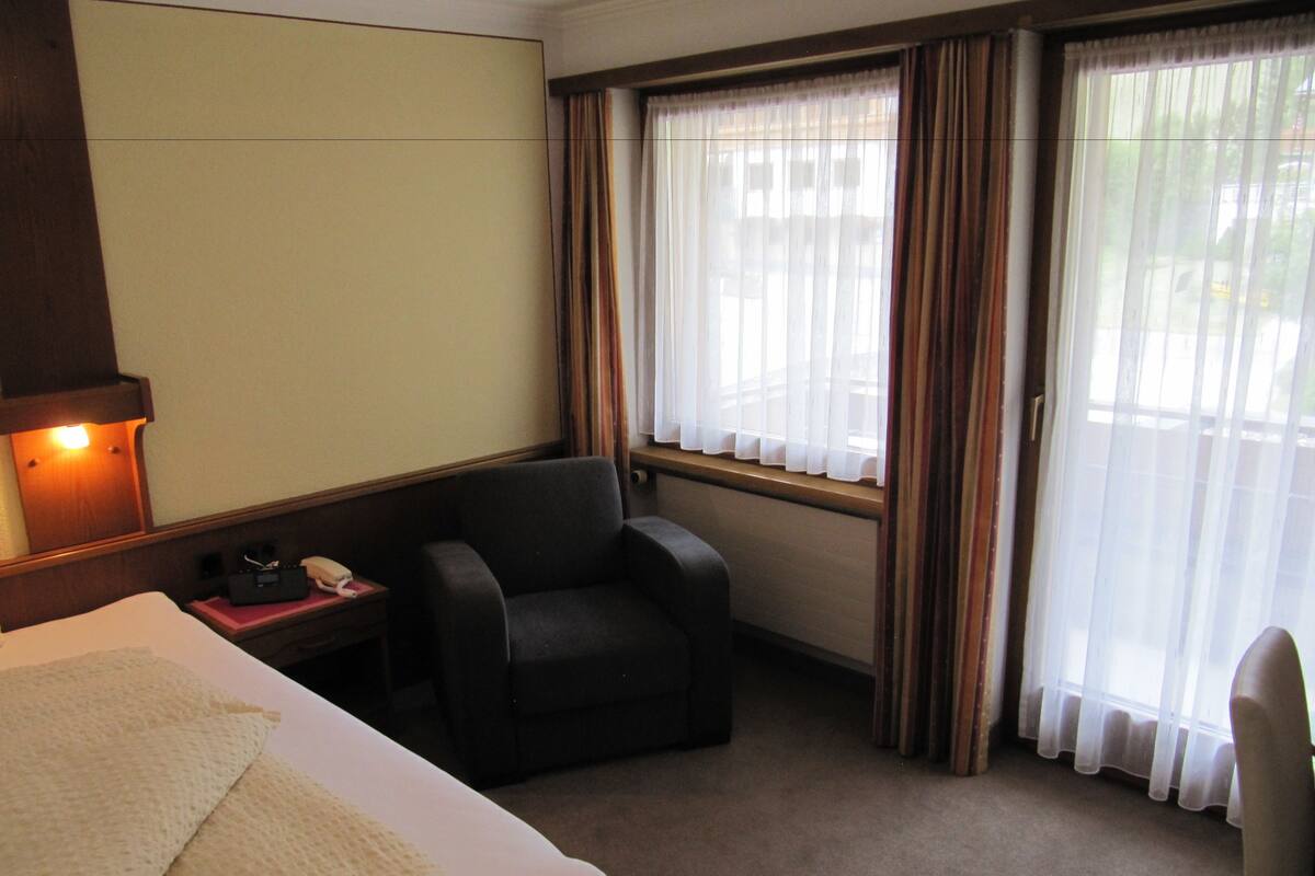 Basic Single Room, Balcony | Premium bedding, in-room safe, desk, soundproofing