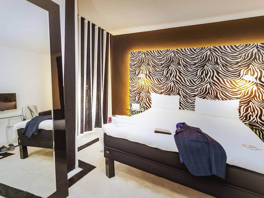 Kedap suara dan setrika/meja setrika