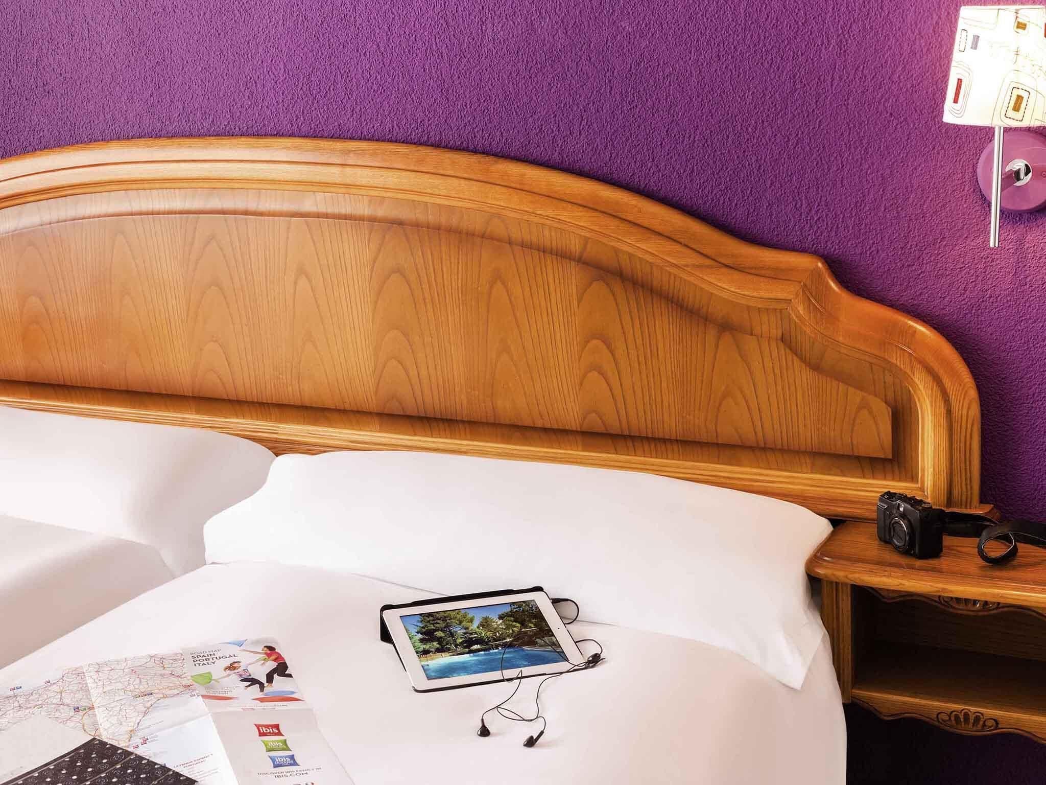 Familiesuite, 2 dobbeltsenger, rom vegg-i-vegg | Lydisolert, strykejern/-brett og barnesenger