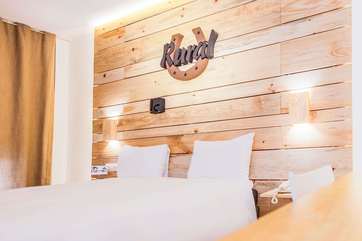 Family Suite, 2 Double Beds, Connecting Rooms | Soundproofing, iron/ironing board, WiFi (free), bed sheets