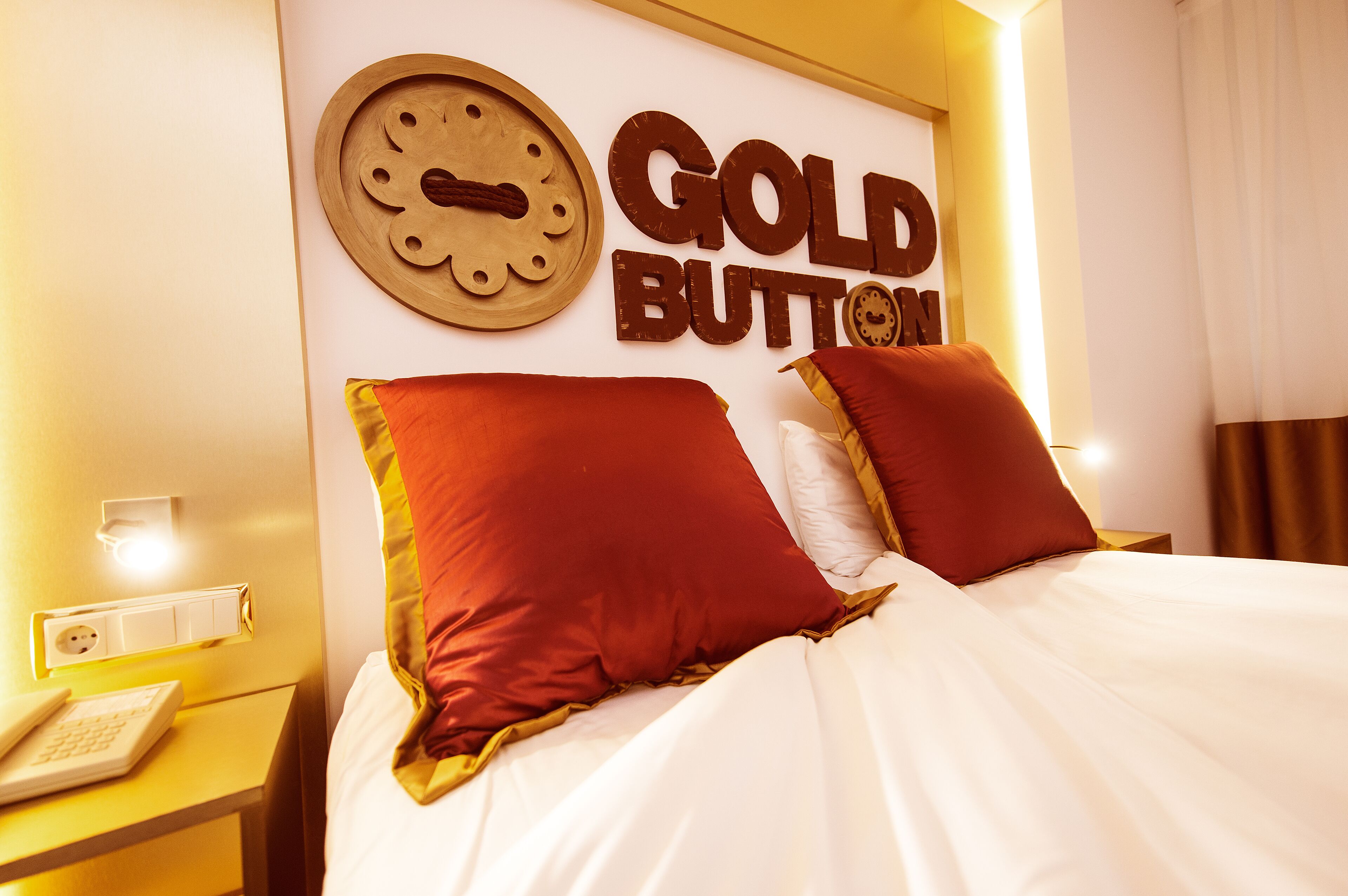 standard room, 1 queen bed | soundproofing, iron/ironing board, cots/infant beds, rollaway beds