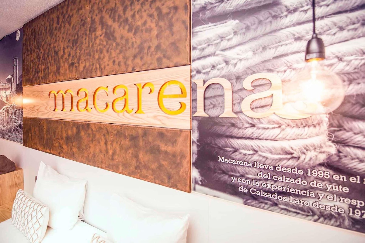 A room with a wooden wall and a sign that reads 'macarena'.