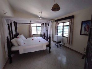 Premium bedding, Select Comfort beds, minibar, individually furnished - Villas Watamu Resort (Watamu)