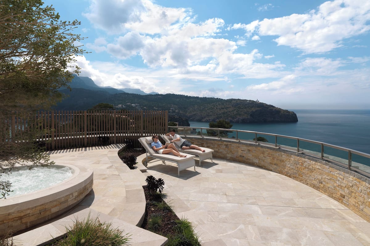 1 bedroom, premium bedding, down comforters, minibar