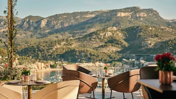 3 restaurants; ze serveren er ontbijt, lunch en diner
