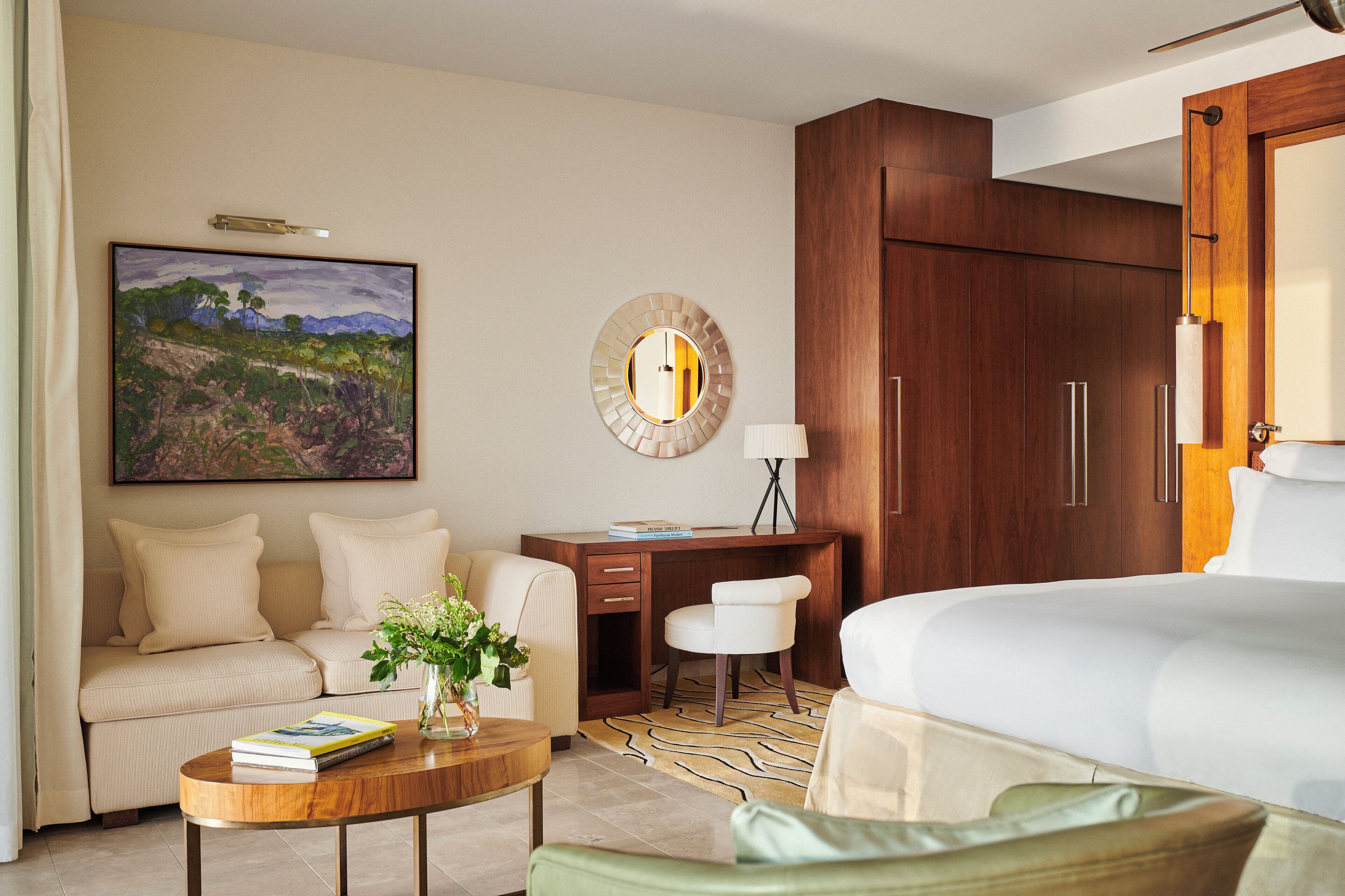 Habitación Deluxe, vista al mar (Mediterranean) | Ropa de cama de alta calidad, edredón y minibar 