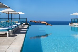 3 outdoor pools, free cabanas, pool umbrellas