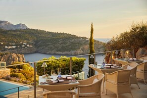 3 restaurants, breakfast, lunch, dinner served; Mediterranean cuisine - Jumeirah Mallorca (Sóller)