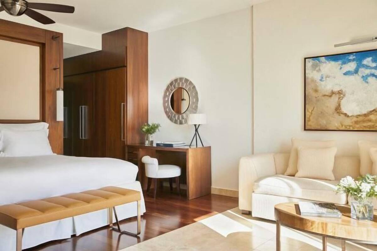 Premium bedding, down comforters, minibar, in-room safe