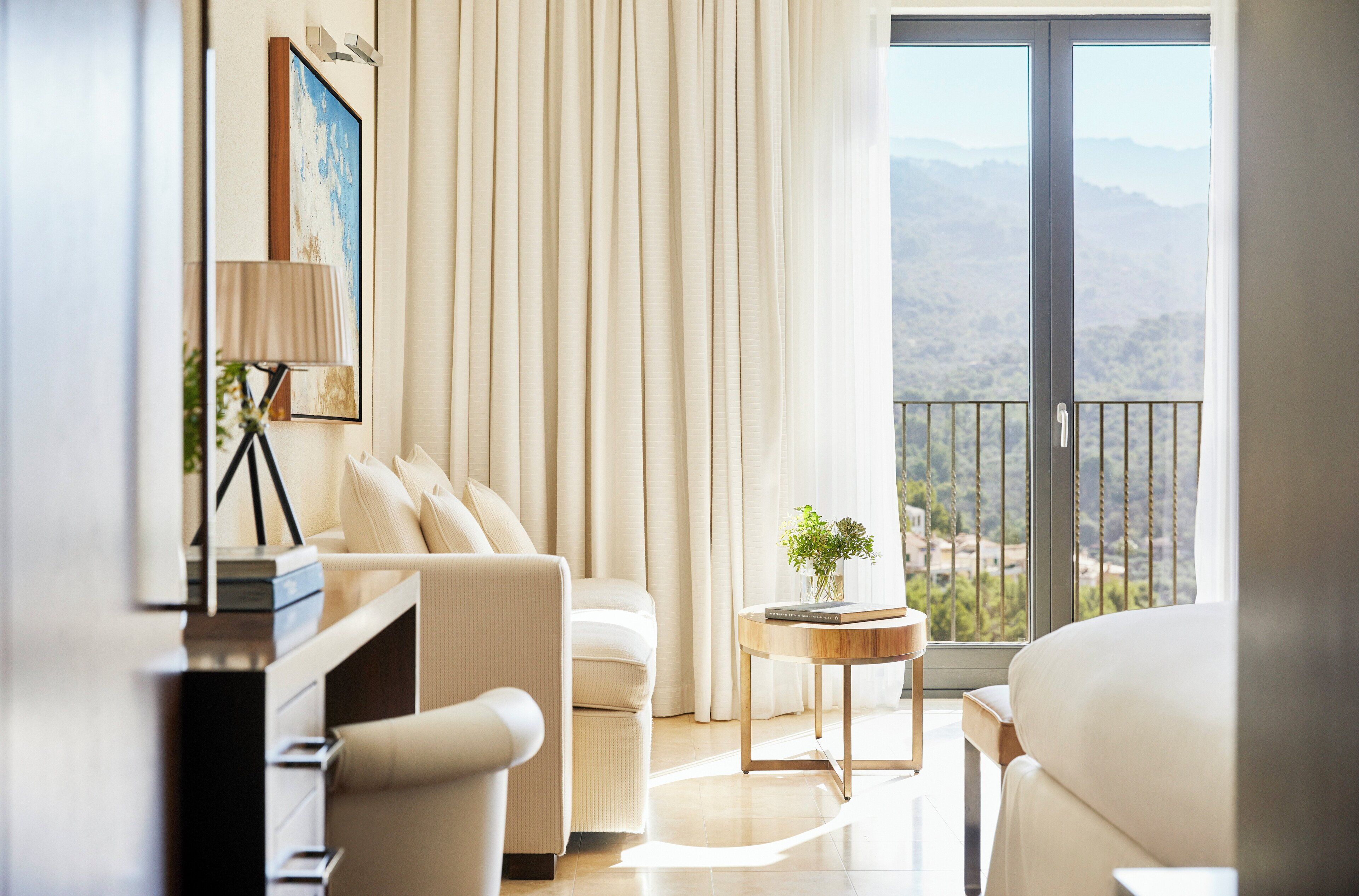 Habitación Deluxe, vista a la montaña (Tramuntana) | Ropa de cama de alta calidad, edredón y minibar 