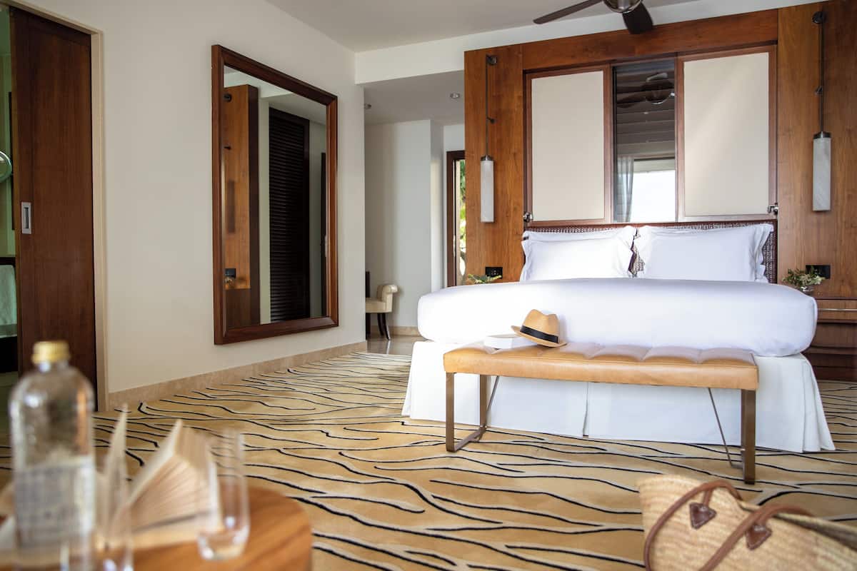 1 bedroom, premium bedding, down comforters, minibar