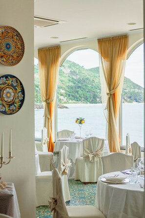 Breakfast, lunch and dinner served  - Grand Hotel Il Ninfeo (Gaeta)