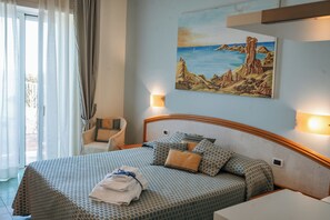 Double Room, Sea View | Minibar, in-room safe, desk, free WiFi