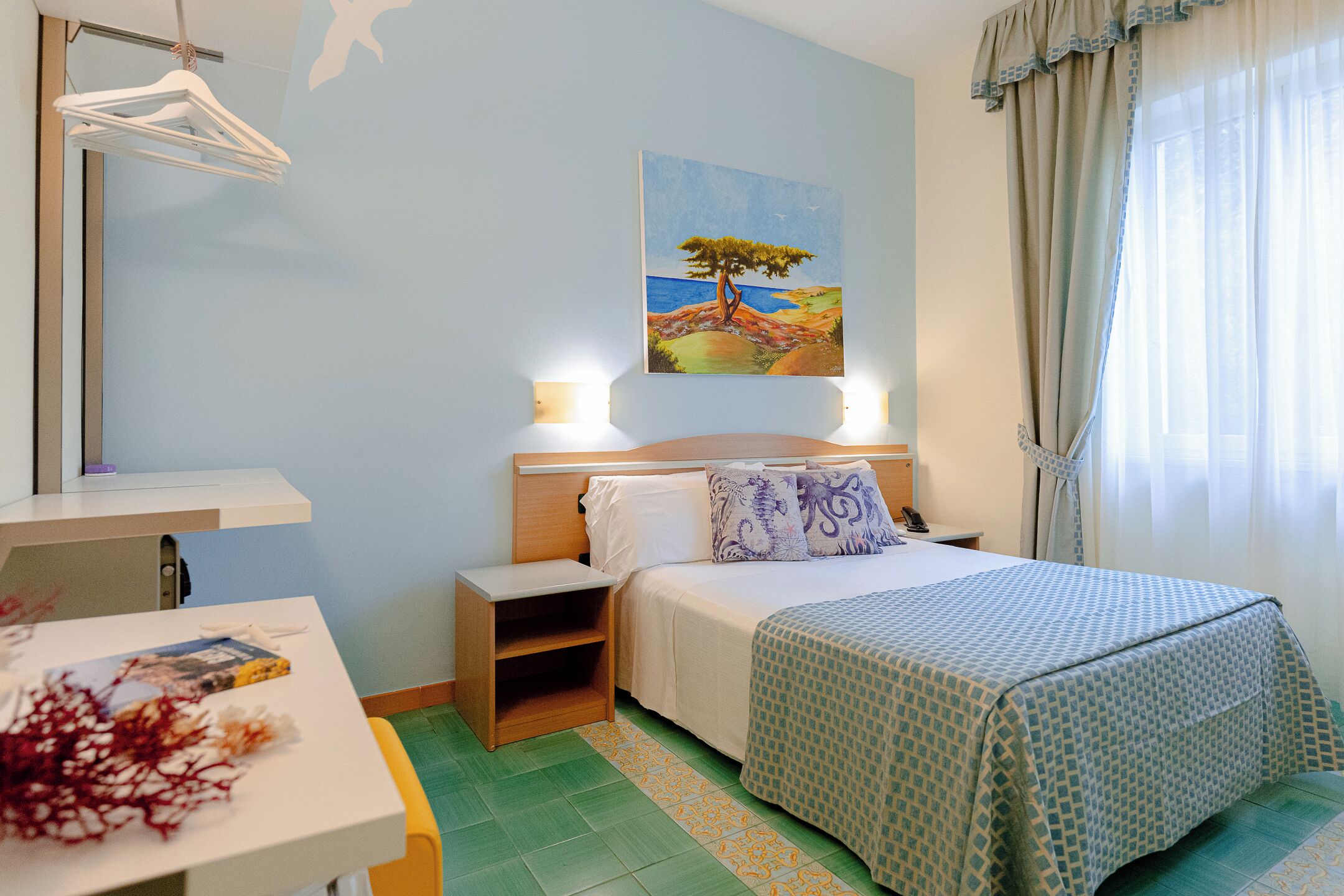 Double Room Single Use | Minibar, in-room safe, desk, free WiFi