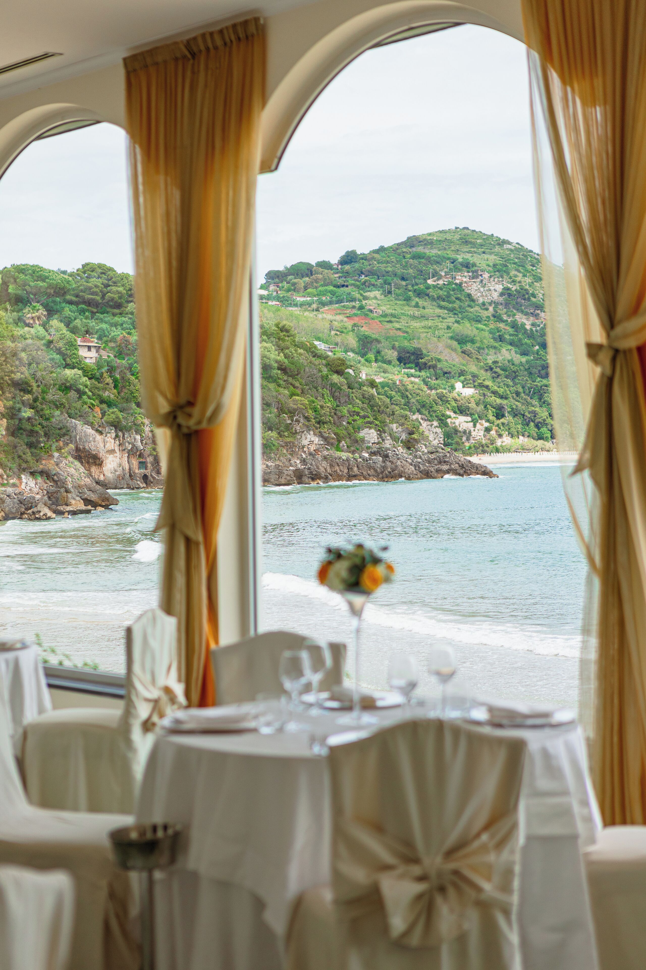 Frühstück, lokale und internationale Küche, Blick aufs Meer 