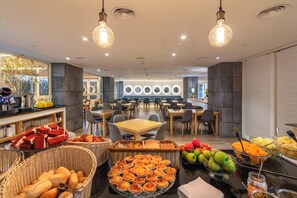 Enjoy a casual dining experience with a variety of seating options and a buffet stocked with a range of breakfast items.