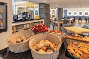 Free daily continental breakfast