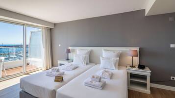 2 bedrooms, in-room safe, desk, blackout drapes