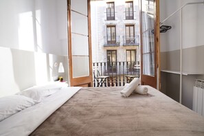City Double Room, Balcony | Soundproofing, bed sheets