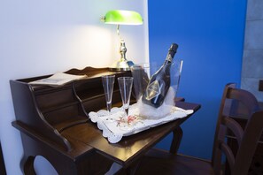 Superior Room, 1 Queen Bed, Ensuite, Garden View | In-room safe, individually decorated, desk, laptop workspace - Le Cinque Novelle (Agrigento)