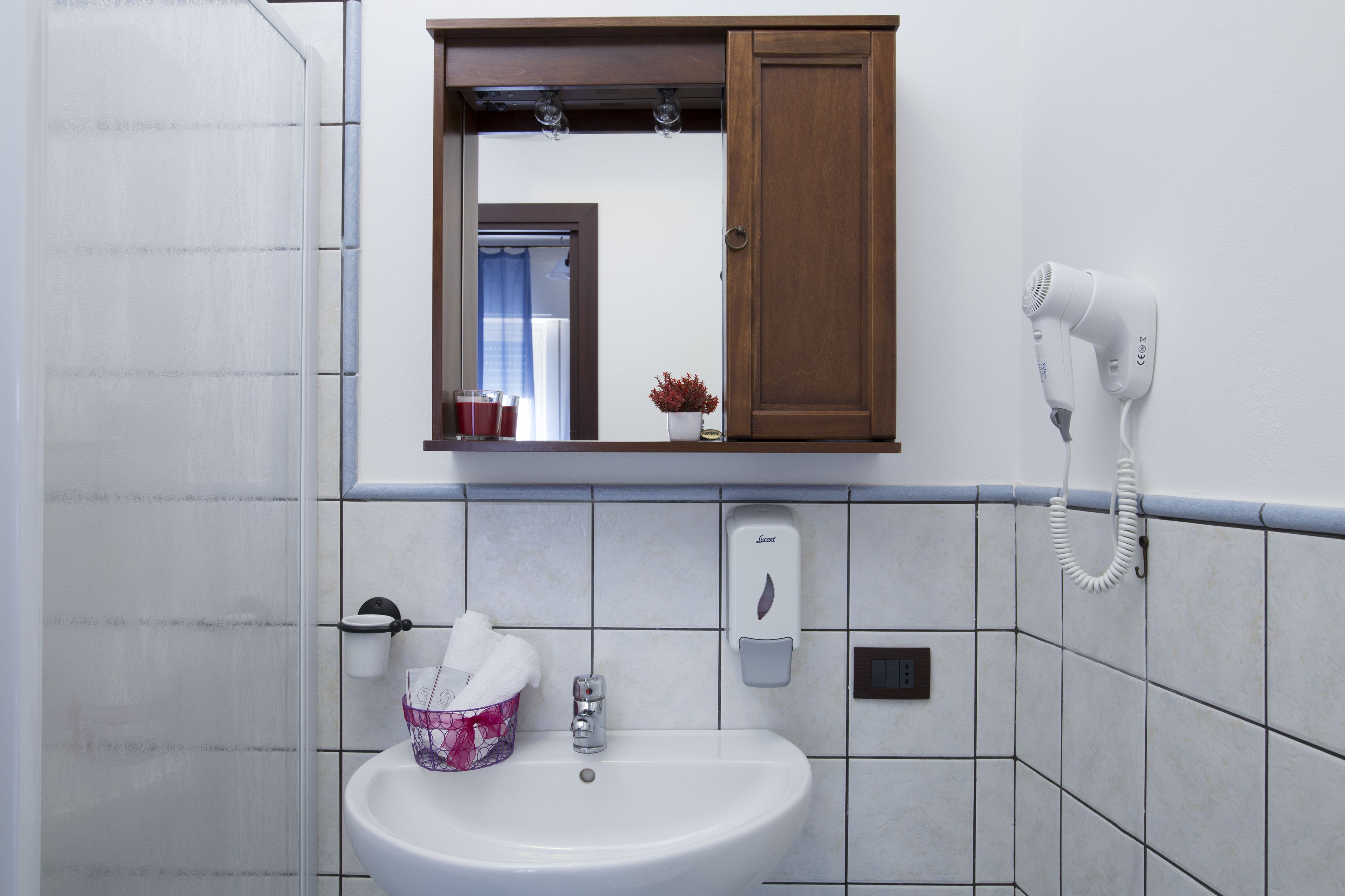 Dusche, kostenlose Toilettenartikel, Haartrockner, Bidet