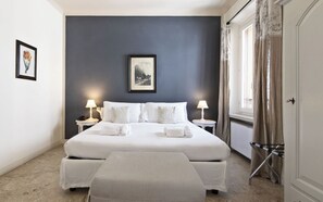 Superior Double Room, City View | Down duvets, in-room safe, desk, blackout curtains - Hotel Broletto Mantova - centro storico (Mantua)