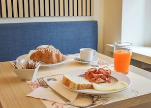 Free daily buffet breakfast