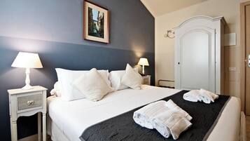 Chambre Double Classique, vue ville | Couette en duvet d'oie, coffres-forts dans les chambres, bureau