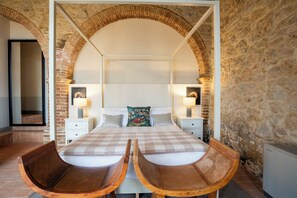 Camera Deluxe, patio | Lenzuola Frette, biancheria da letto di alta qualità, minibar