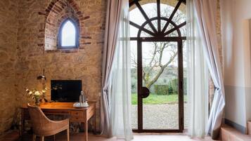 Frette Italian sheets, premium bedding, minibar, in-room safe