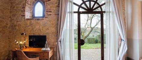 Deluxe Room, Patio | Frette Italian sheets, premium bedding, minibar, in-room safe