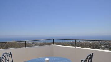 Double Room, Sea View | In-room safe, desk, blackout drapes, soundproofing